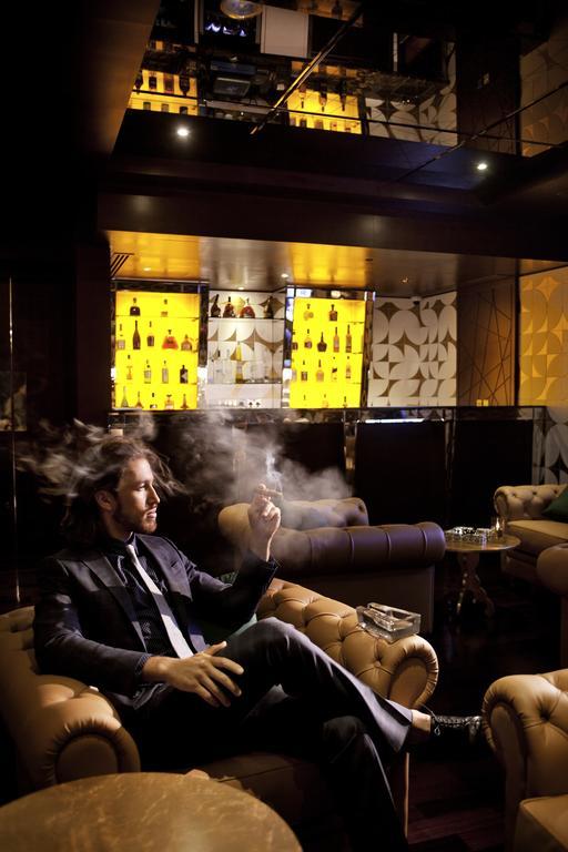 The Domain Bahrain Hotel And Spa - Adults Friendly 16 Years Plus Μανάμα Εξωτερικό φωτογραφία A man smoking in a nightclub
